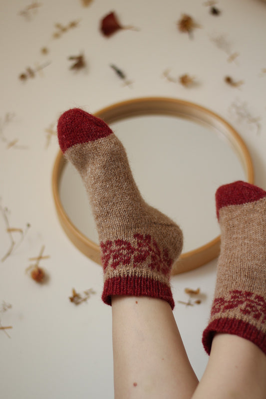 Between petals socks