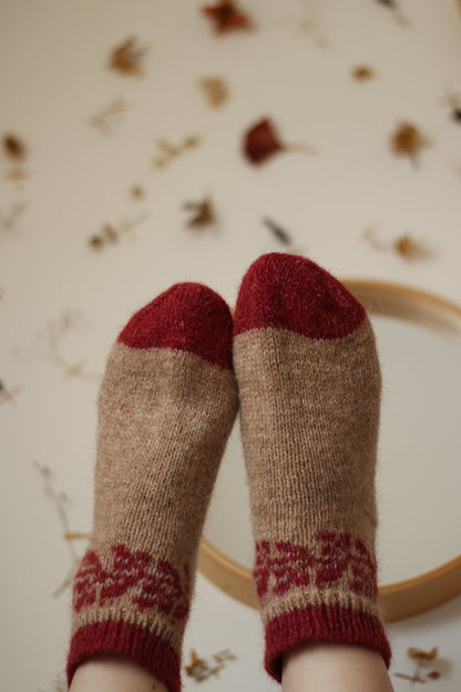 Between petals socks